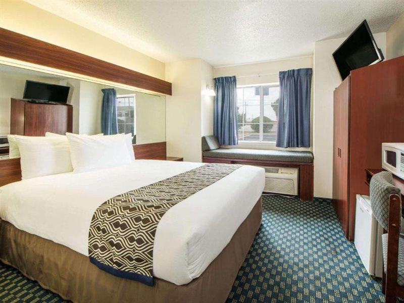 Microtel Inn & Suites By Wyndham Tulsa - Catoosa Route 66 Exteriör bild