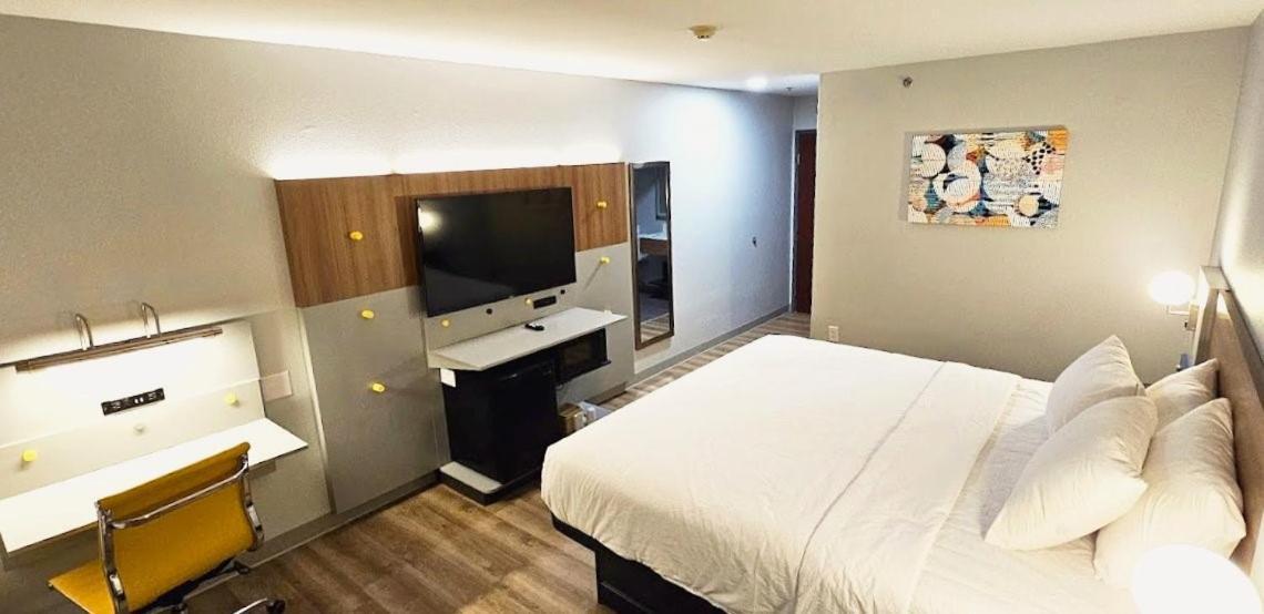 Microtel Inn & Suites By Wyndham Tulsa - Catoosa Route 66 Exteriör bild