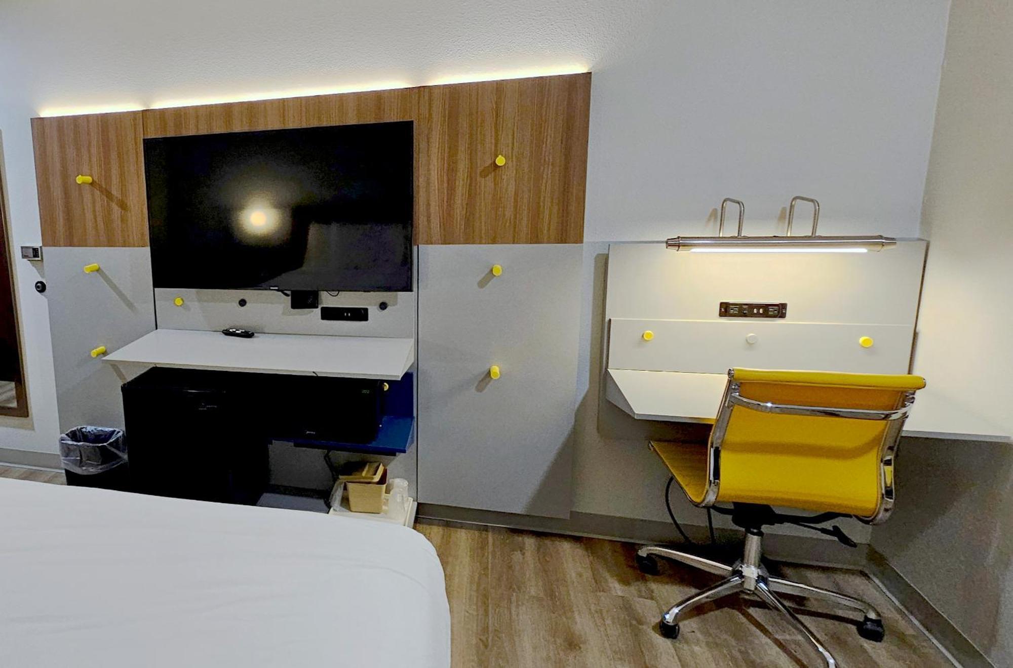 Microtel Inn & Suites By Wyndham Tulsa - Catoosa Route 66 Exteriör bild