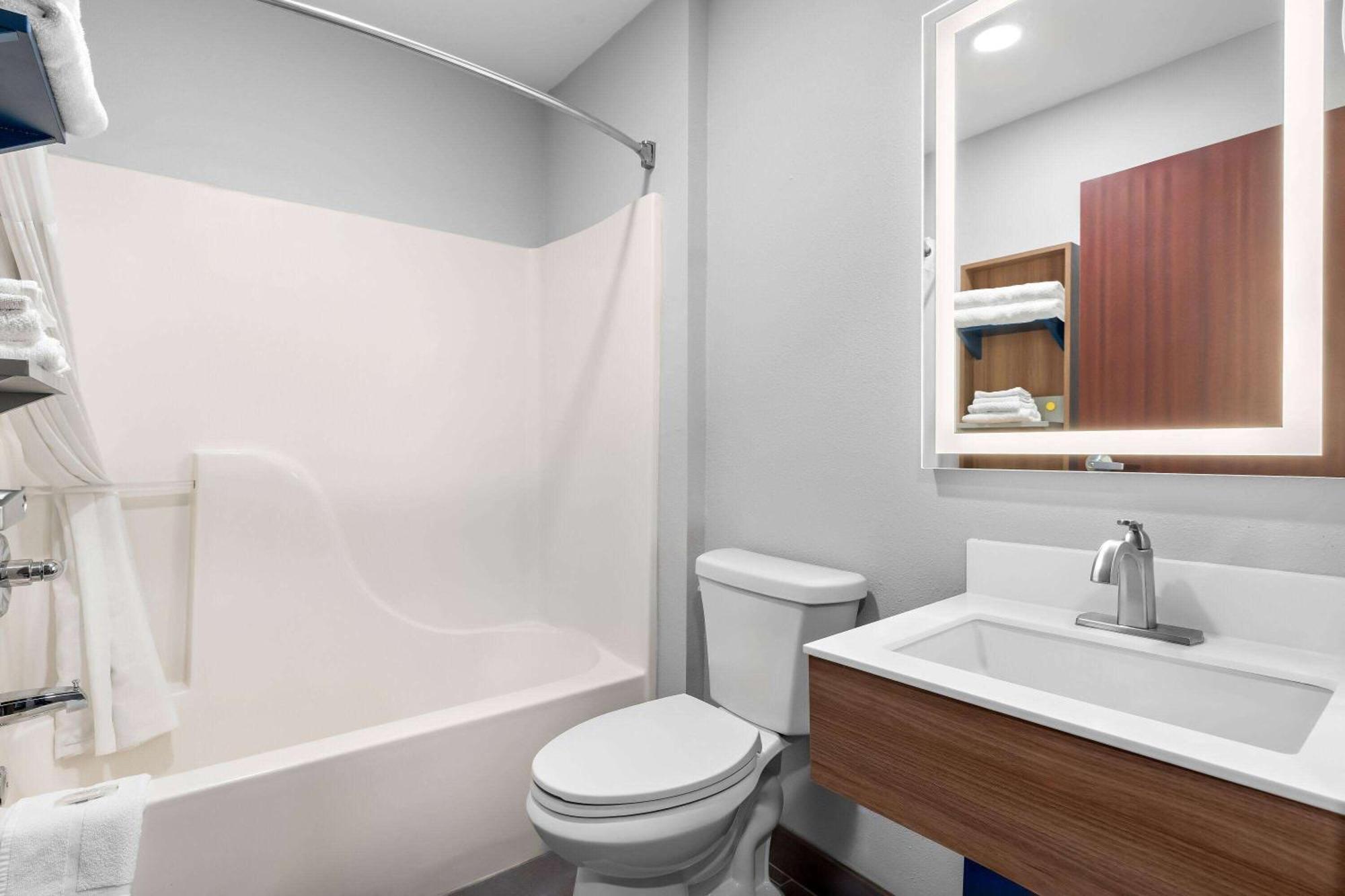 Microtel Inn & Suites By Wyndham Tulsa - Catoosa Route 66 Exteriör bild