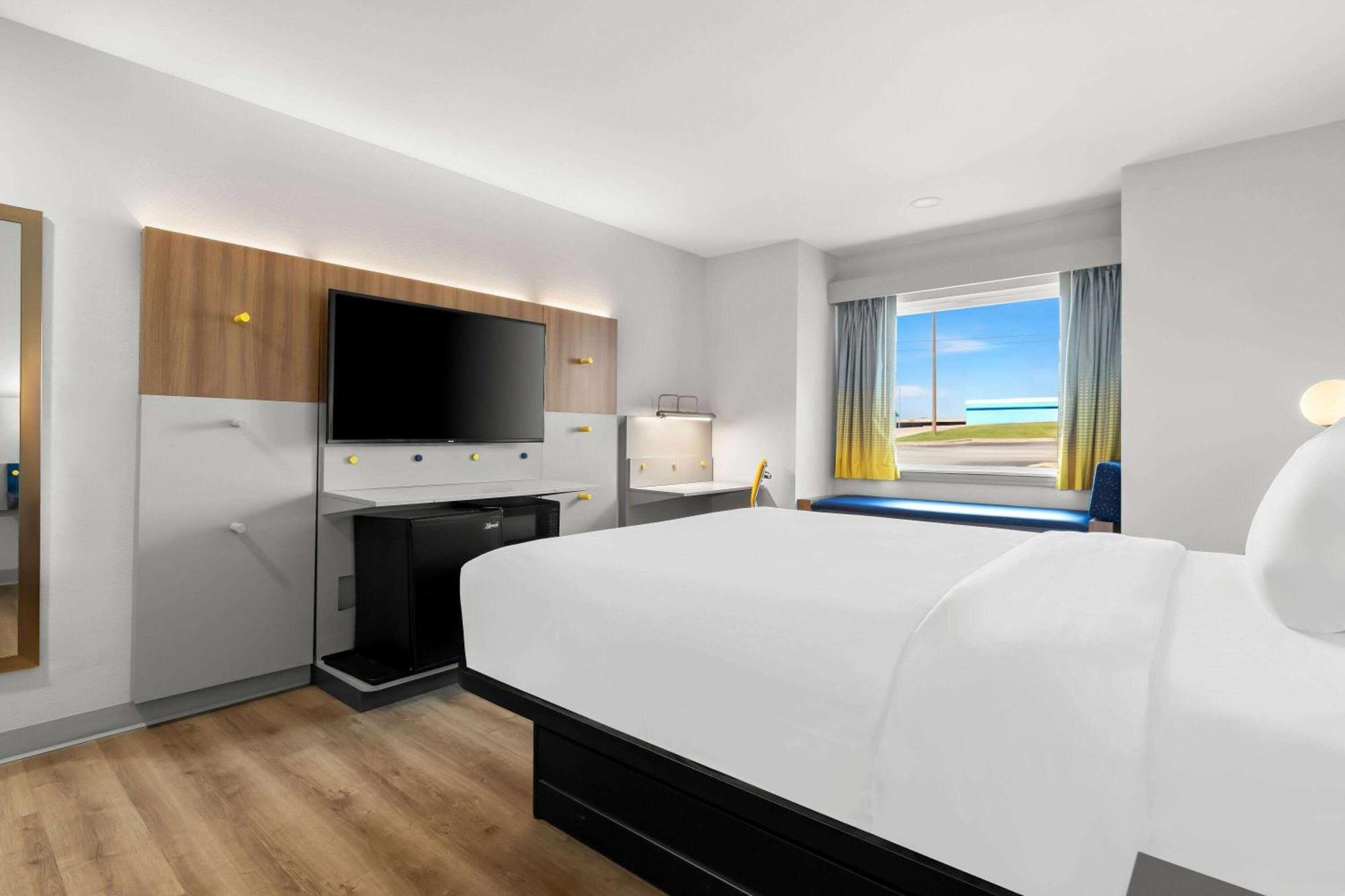 Microtel Inn & Suites By Wyndham Tulsa - Catoosa Route 66 Exteriör bild