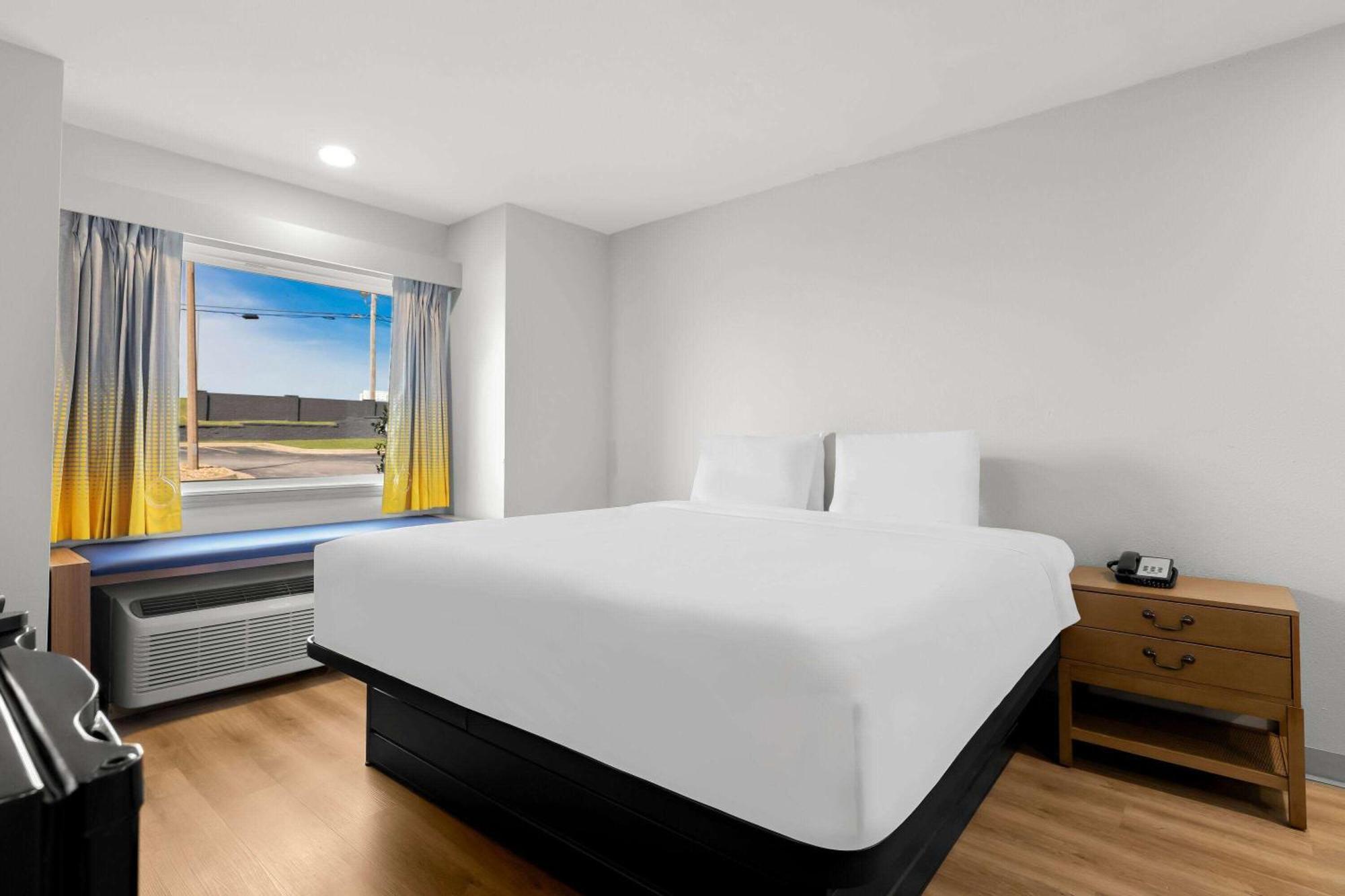 Microtel Inn & Suites By Wyndham Tulsa - Catoosa Route 66 Exteriör bild