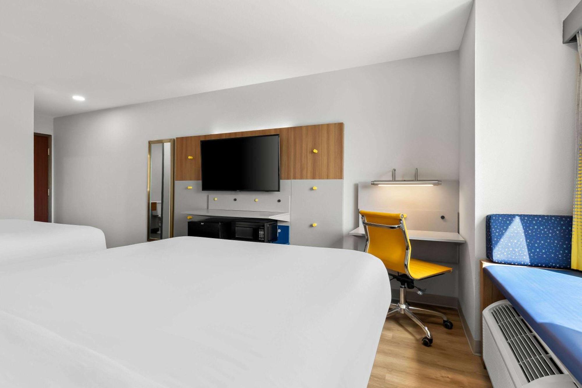 Microtel Inn & Suites By Wyndham Tulsa - Catoosa Route 66 Exteriör bild