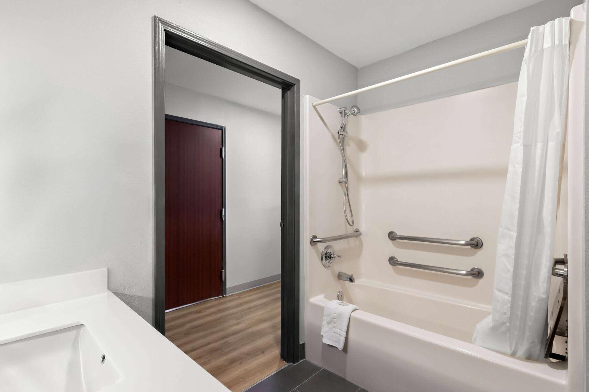 Microtel Inn & Suites By Wyndham Tulsa - Catoosa Route 66 Exteriör bild